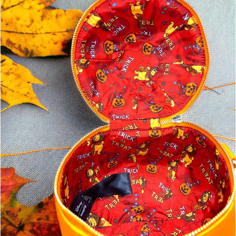 Winnie the Pooh Pumpkin Glow Crossbody Bag - Picture 8 of 8